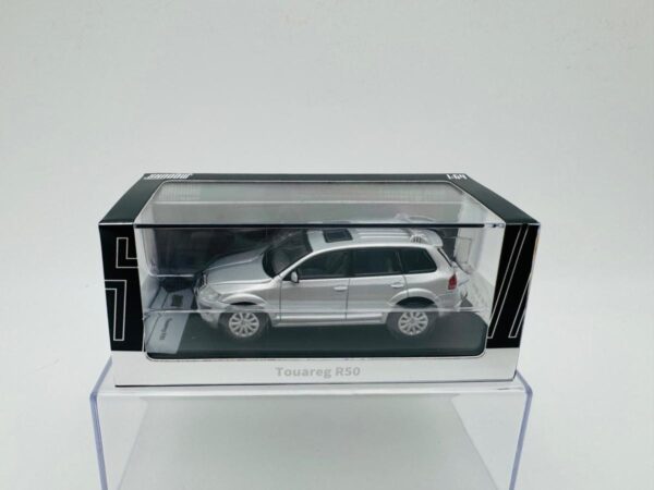 SHADOW 1:64 VW TOUAREG R50 SILVER - Image 4