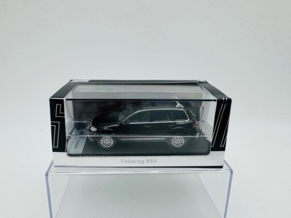 SHADOW 1:64 VW TOUAREG R50 BLACK - Image 4
