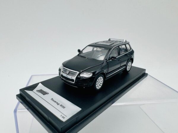 SHADOW 1:64 VW TOUAREG R50 BLACK - Image 2