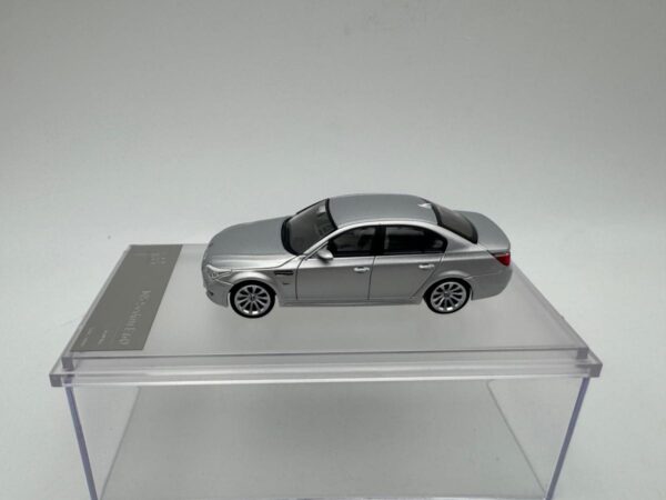 KING MODEL 1:64 BMW M5 E60 SILVER - Image 2