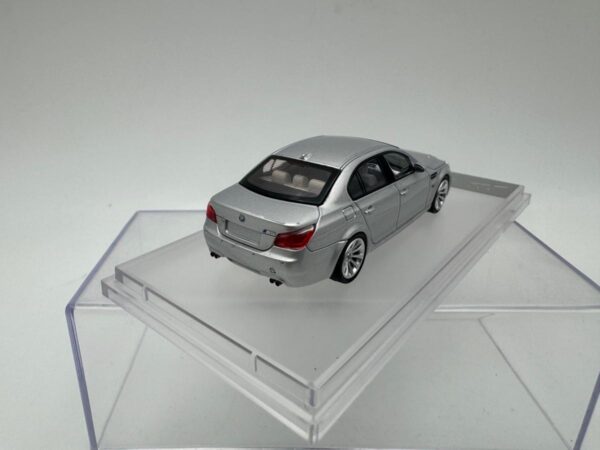 KING MODEL 1:64 BMW M5 E60 SILVER - Image 4