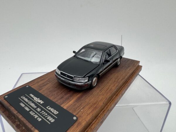 FINE WORKS64 1:64 LEXUS LS400