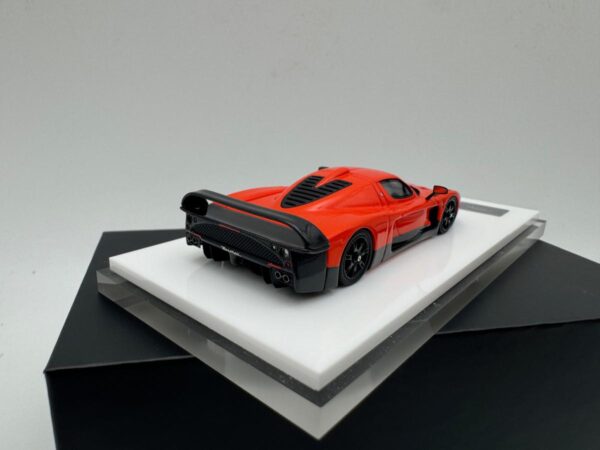 YM MODEL 1:64 MASERATI MC12 STRADALE ORANGE – Image 4