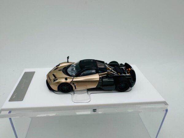HKM 1:64 PAGANI HUAYRA COUPE CHAMPAGNE - Image 3