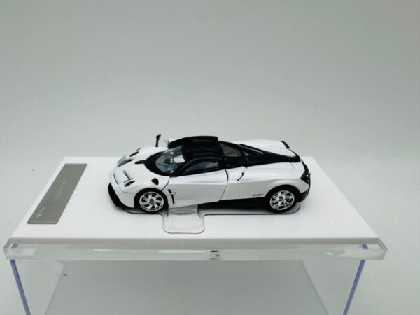 HKM 1:64 PAGANI HUAYRA COUPE GLACIER WHITE - Image 3