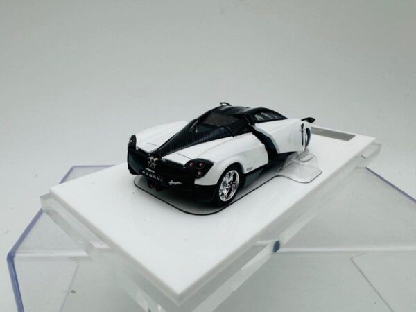 HKM 1:64 PAGANI HUAYRA COUPE GLACIER WHITE - Image 5