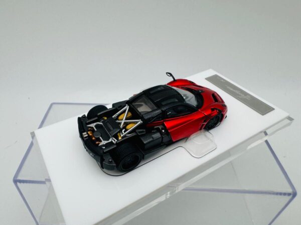HKM 1:64 PAGANI HUAYRA COUPE METALLIC RED - Image 6