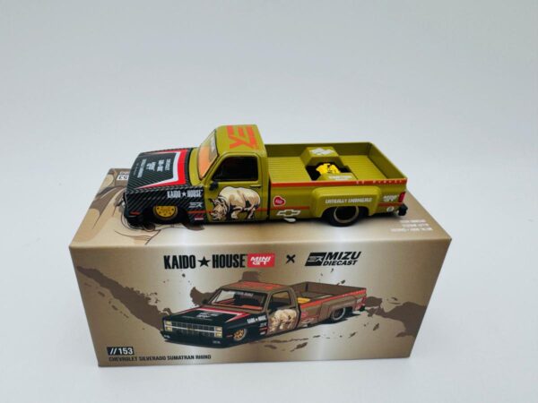 MINI GT 1:64 CHEVROLET SILVERADO  SUMATRAN RHINO