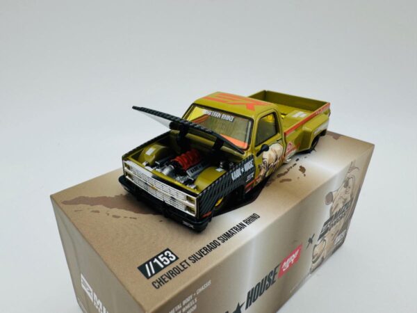 MINI GT 1:64 CHEVROLET SILVERADO  SUMATRAN RHINO - Image 2