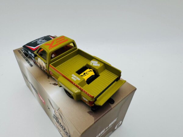 MINI GT 1:64 CHEVROLET SILVERADO  SUMATRAN RHINO - Image 5