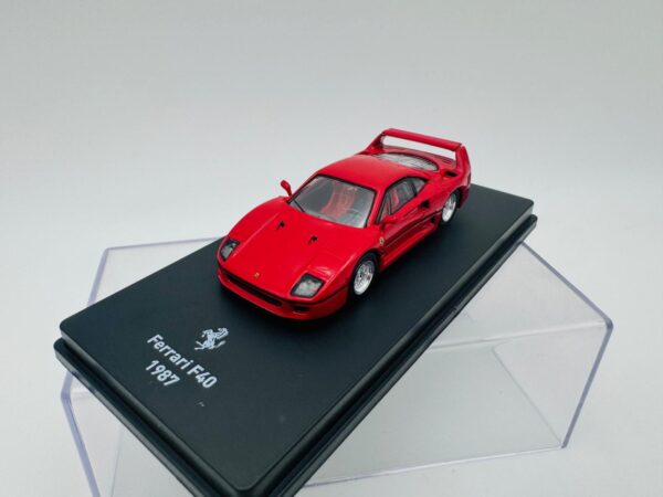 OEM 1:64 FERRARI F40 1987