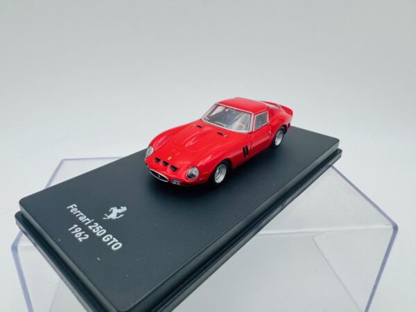 OEM 1:64 FERRARI 250 GTO 1962