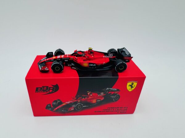 BBR 1:64 FERRARI F1 SF23 BAHRAIN GT CARLOS SAINZ
