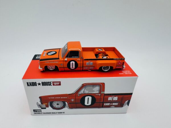MINI GT 1:64 CHEVROLET SILVERADO DUALLY KAIDO V2  090