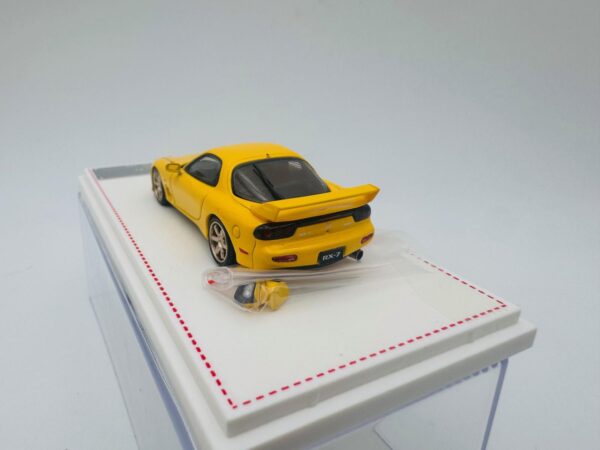 FOCAL HORIZON 1:64 MAZDA RX7 FD35 A SPEC YELLOW - Imagen 4