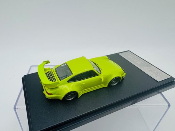 DECODE 1:64 PORSCHE RWB 993 ACID GREEN – Bild 4