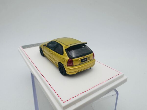 MODEL ONE 1:64 HONDA CIVIC TYPE R EK9 GOLD - Imagen 5