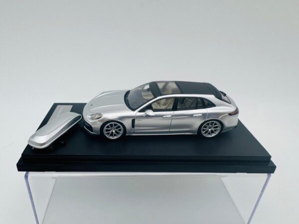 RHINO MODEL 1:64 PORSCHE PANAMERA SILVER - Imagen 2