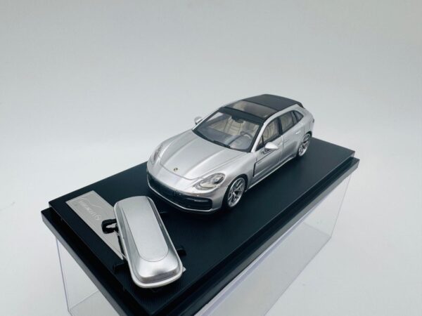 RHINO MODEL 1:64 PORSCHE PANAMERA SILVER - Imagen 3