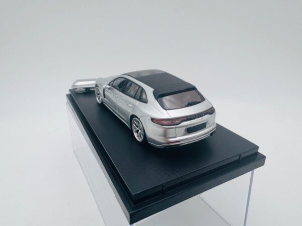 RHINO MODEL 1:64 PORSCHE PANAMERA SILVER - Imagen 4