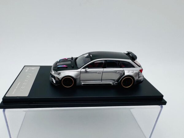 DCM 1:64 AUDI RS6 SILVER GRAY - Imagen 3
