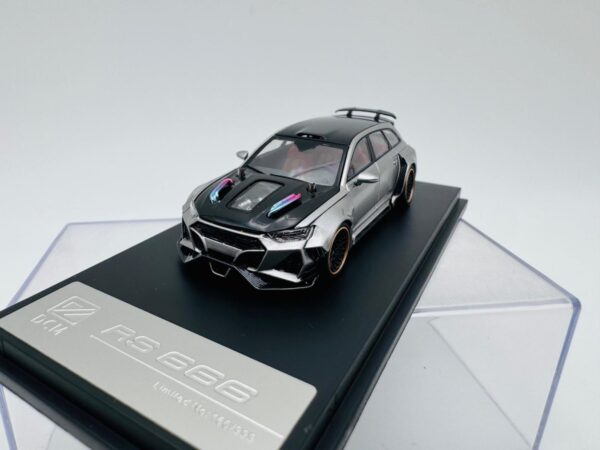 DCM 1:64 AUDI RS6 SILVER GRAY - Imagen 4