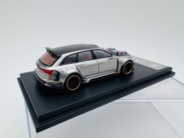 DCM 1:64 AUDI RS6 SILVER GRAY - Imagen 7