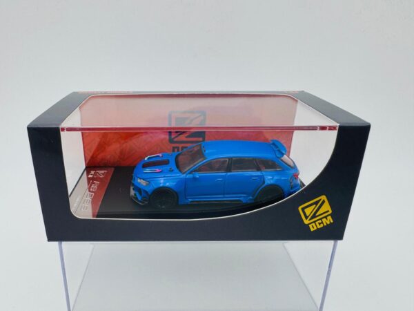 DCM 1:64 AUDI RS6 SILVER BLUE