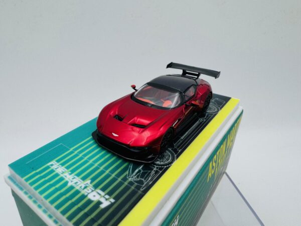 FINE WORKS64 1:64 ASTON MARTIN VULCAN RED - Imagen 3