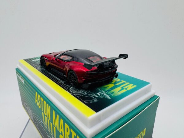 FINE WORKS64 1:64 ASTON MARTIN VULCAN RED - Imagen 4