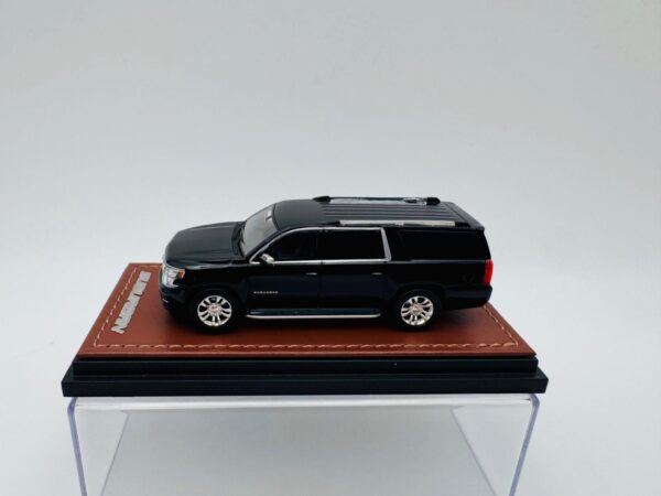 GOC 1:64 CHEVROLET SUBURBAN 2015 BLACK – Image 3