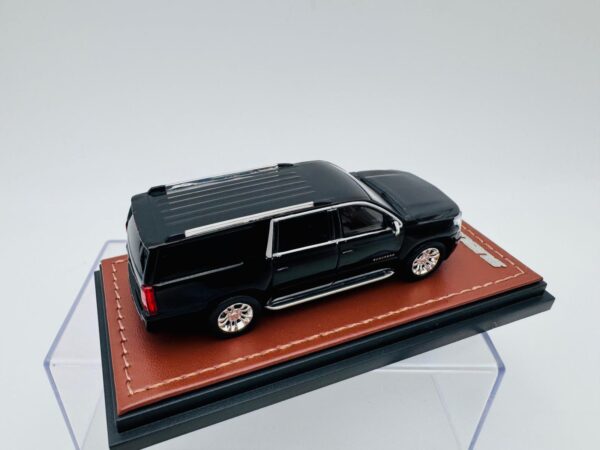 GOC 1:64 CHEVROLET SUBURBAN 2015 BLACK – Image 5