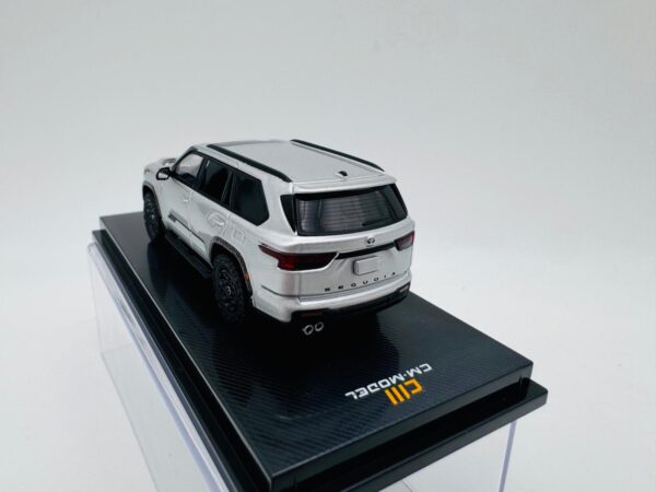 CM MODEL 1:64 TOYOTA SEQUOIA SILVER - Imagen 5