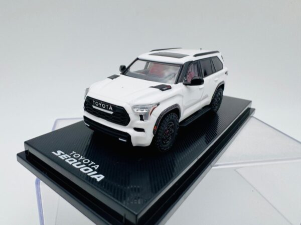 CM MODEL 1:64 TOYOTA SEQUOIA PEARL WHITE - Imagen 2