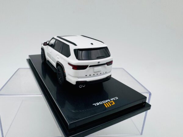 CM MODEL 1:64 TOYOTA SEQUOIA PEARL WHITE - Imagen 3