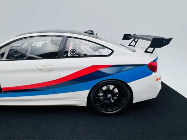 CARS LOUNGE 1:18  BMW M4 GTA UNIDAD 6 DE 9 - Imagen 4