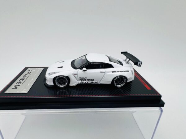 IGNITION MODEL 1:64 NISSAN GTR PANDEM R35 WHITE - Imagen 3