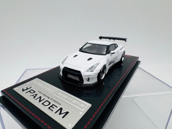 IGNITION MODEL 1:64 NISSAN GTR PANDEM R35 WHITE - Imagen 2