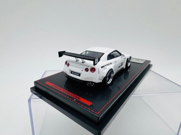 IGNITION MODEL 1:64 NISSAN GTR PANDEM R35 WHITE - Imagen 4