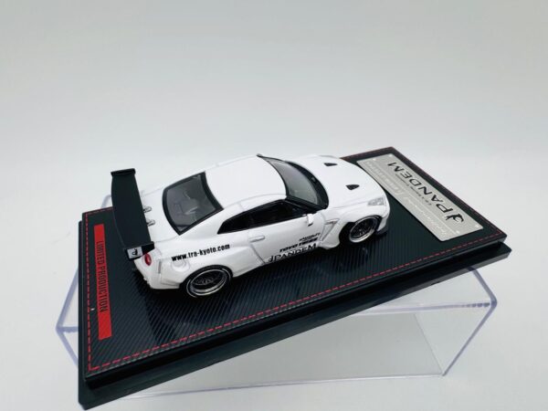 IGNITION MODEL 1:64 NISSAN GTR PANDEM R35 WHITE - Imagen 5