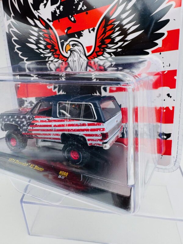 M2 MACHINES 1:64 CHEVROLET K5 BLAZER 1974 IRON EAGLE - Imagen 3