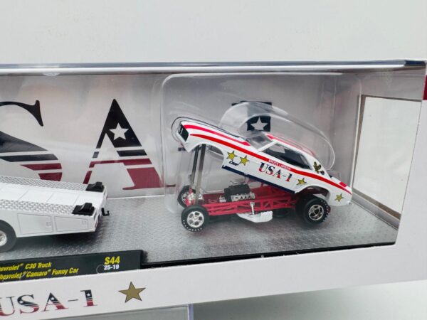 M2 MACHINES 1:64 CHEVROLET C30 TRUCK AND CAMARO - Imagen 3