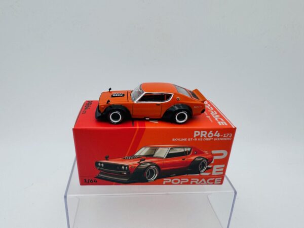 POP RACE 1:64 NISSAN SKYLINE GTR V8 DRIFT KENMERI