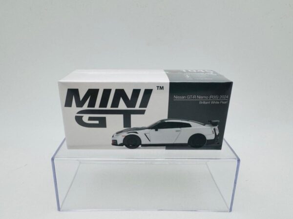 MINI GT 1:64 NISSAN GTR NISMO R35 BRILLIANT WHITE PEARL