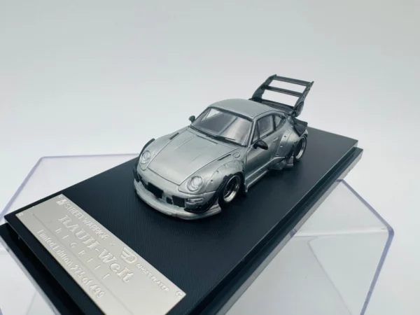 STREET WEAPON 1:64 PORCHE RWB 993 RAW VANSHED ALLOY COLOR - Imagen 2