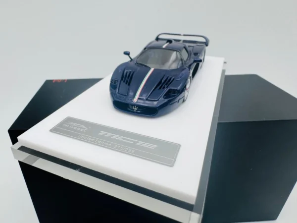 YM MODEL 1:64 MASERATI MC12 STRADALE BLUE CARBON - Imagen 3