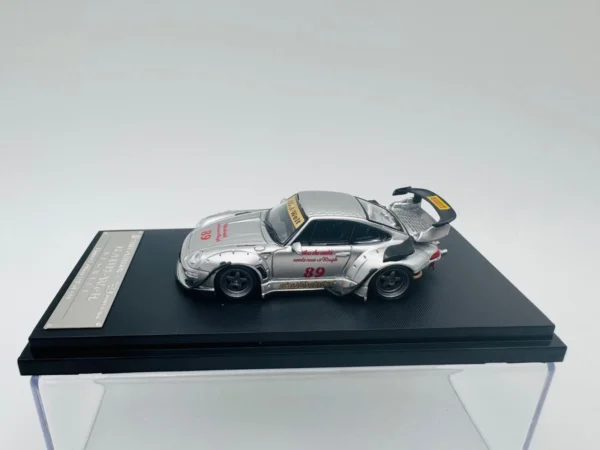 STREET WEAPON 1:64 PORCHE RWB 993 HEAVENLY LOWER TAIL - Imagen 2