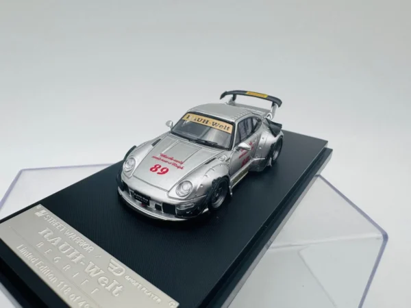 STREET WEAPON 1:64 PORCHE RWB 993 HEAVENLY LOWER TAIL - Imagen 3