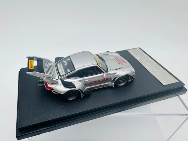 STREET WEAPON 1:64 PORCHE RWB 993 HEAVENLY HIGHER TAIL – Image 5