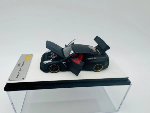 PGM 1:64 NISSAN ROCKET BUNNY R35 MATTE BLACK - Imagen 2